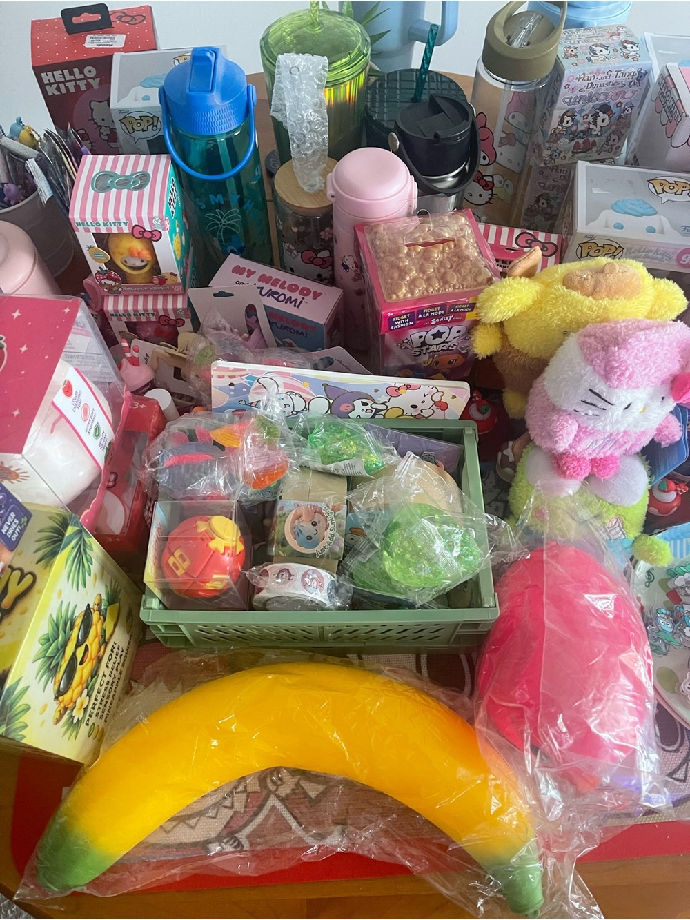 Kids Toys, hello kitty items and squishy’s